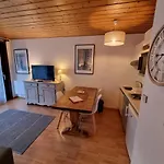 Montblanc 1 A 4 Personnes Apartment *